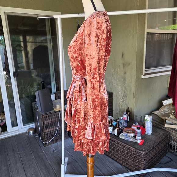 Storia Crushed Velvet Wrap Dress Mauve Pink Ruffle Hem Long Sleeve Size S - Picture 2 of 9